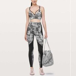 Lululemon Sz 4 Sweat & Repeat Tight *28" Black / Serigraph Starlight prints B19